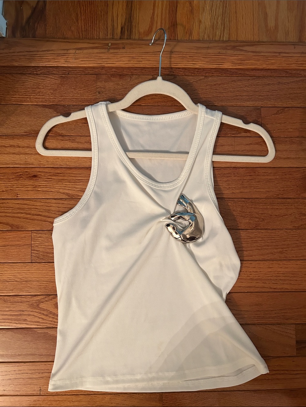 Sleeveless Ribbed White Tank Top - Classic Women's Tee with removable pin